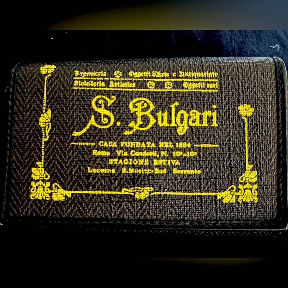 BVLGARI Collezione Key Case in PVC Leather Brown black
Yellow  Tri-fold 5-ring.